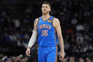 开云体育在线-下半场伤退！雷霆官方：哈滕因左臀部酸痛本场比赛不会回归