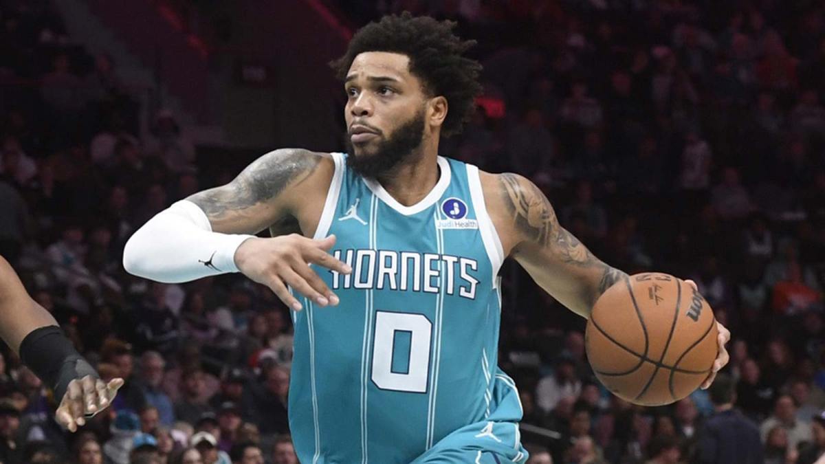 开云体育网址-黄蜂队迈尔斯·布里奇斯或成雄鹿交易目标，力图挽救字母哥时代