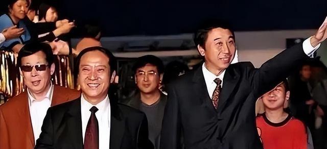 万万没想到，折腾半生倾家荡产的牛群，被美国毕业的儿子这样对待